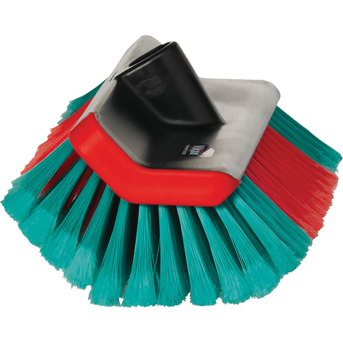 Brosse &agrave; alimentation en eau pour nettoyage des parties hautes et basses des v&eacute;hicules de la s&eacute;rie Transport Infinity Industrial Services Inc.