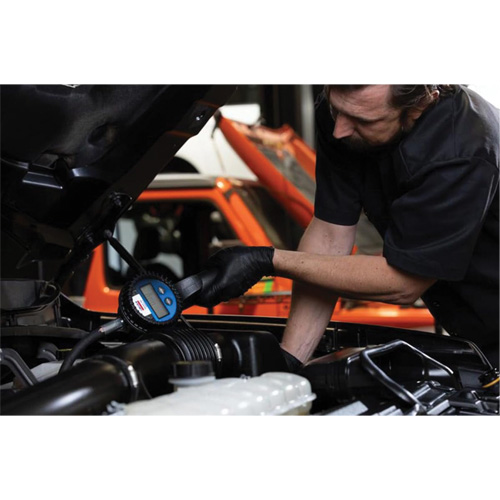 D&eacute;bitm&egrave;tre &eacute;lectronique de lubrifiant avec rallonge flexible &agrave; 90° Infinity Industrial Services Inc.