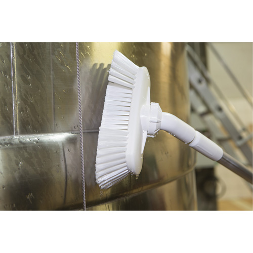 Brosse de lavage aliment&eacute;e en eau et &agrave; angle r&eacute;glable, Soies Doux, Longueur de 9-1/4", Vert Infinity Industrial Services Inc.