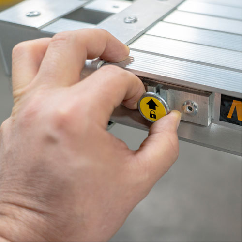 Planche de travail t&eacute;lescopique, 108" la x 12" pr, Capacit&eacute; de 250 lb, D&eacute;mont&eacute; Infinity Industrial Services Inc.