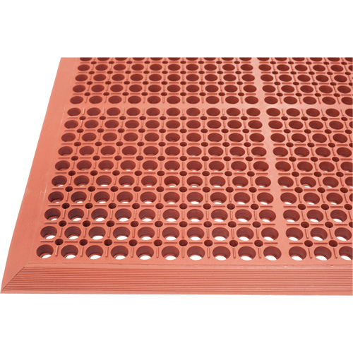 Tapis de s&eacute;rie Competitor, &agrave; fentes, 3' x 5' x 7/8", Orange, Caoutchouc naturel Infinity Industrial Services Inc.