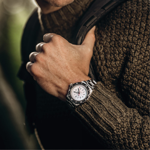 Grande montre automatique de plong&eacute;e &eacute;dition arctique GSAR avec bracelet en acier inoxydable, Num&eacute;rique, &agrave; piles, 41 mm, Argent Infinity Industrial Services Inc.