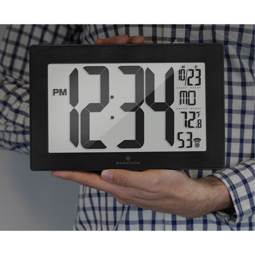 Horloge murale &agrave; r&eacute;glage et ajustement automatiques avec support, Num&eacute;rique, &agrave; piles, Noir Infinity Industrial Services Inc.