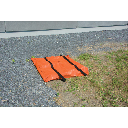 Tapis de canaux d'&eacute;gouts pluviaux - Huile et s&eacute;diment, Huile & s&eacute;diments, 24" lo x 48" la Infinity Industrial Services Inc.
