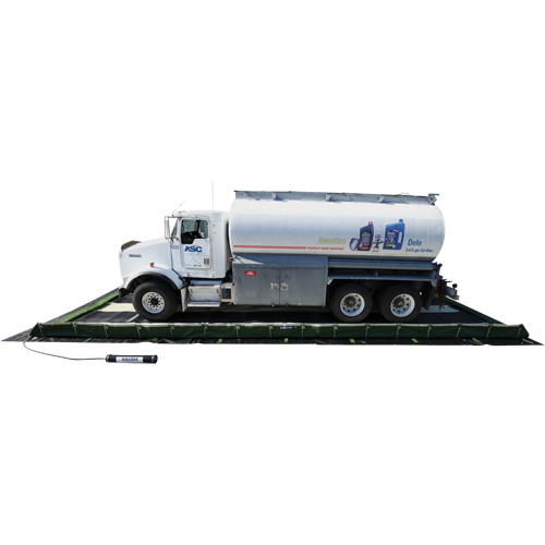 Berme de confinement secondaire pour v&eacute;hicules Ride-Side Berm, Capacit&eacute; 7500 gal. US, 20' la x 40' lo x 15" h, Support en L Infinity Industrial Services Inc.