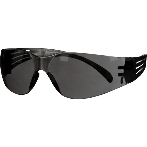 Lunettes de protection de s&eacute;rie 100 SecureFit, Lentille Gris, Antibu&eacute;e/Anti-&eacute;gratignures, ANSI Z87+/R&eacute;pond ou surpasse la norme CSA Z94.3 Infinity Industrial Services Inc.