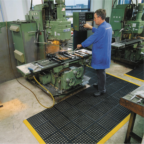 Cushion-Ease&reg; 550 Interlocking Anti-Fatigue Mat, Slotted, 3' x 3' x 3/4", Black, Rubber Infinity Industrial Services Inc.