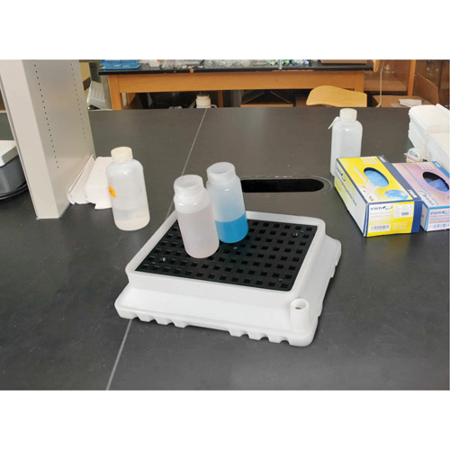 P4 Ultra-Spill Tray, 17" lo x 21" la x 4" h, Cap. de d&eacute;versement 2,9 gal. US Infinity Industrial Services Inc.