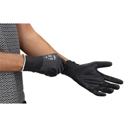 Gants &eacute;cologiques enduits et perm&eacute;ables &agrave; l'air, 8, R&ecirc;vetement Mousse de nitrile, Calibre 21, Enveloppe en Nylon/rPET Infinity Industrial Services Inc.