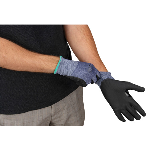 Gants r&eacute;sistant &agrave; la coupe, Taille Petit, Calibre 15, Rev&ecirc;tement Mousse de nitrile, Enveloppe en PEHP, ASTM ANSI niveau A3 Infinity Industrial Services Inc.