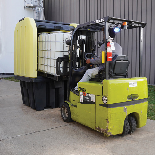 Palette anti-d&eacute;versement jaune &agrave; couvercle rigide roulant, 65" lo x 65" la x 101" h, Capacit&eacute; de charge 5000 lb Infinity Industrial Services Inc.