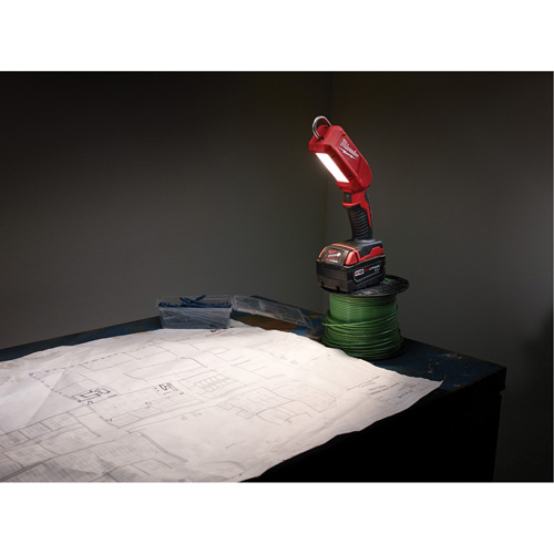 B&acirc;ton lumineux M18, Crochet, Rechargeable, 300 lumens Infinity Industrial Services Inc.