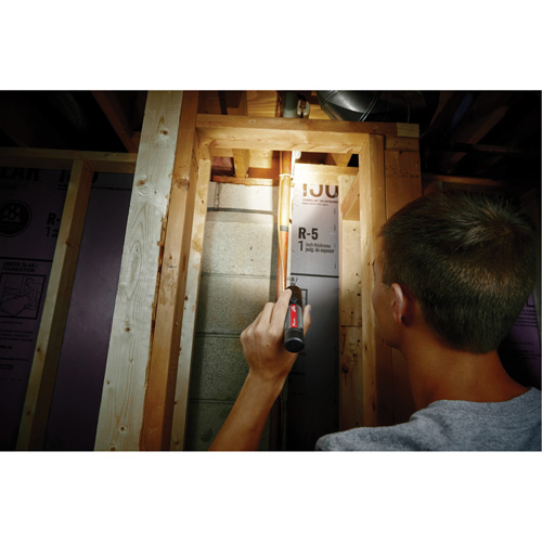 Lampe de poche compacte compatible USB, DEL, 800 lumens, Piles Rechargeable Infinity Industrial Services Inc.