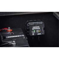 Chargeur de batterie embarqu&eacute; &agrave; 1 sortie de 10 amp&egrave;res GenPro10X1 Genius Infinity Industrial Services Inc.