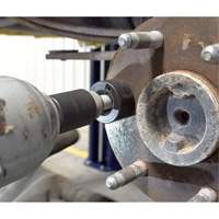 Outil d'installation de goujons de roue Infinity Industrial Services Inc.