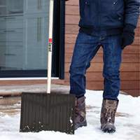 Pelle &agrave; neige Nordic, Lame Polypropyl&egrave;ne, Largueur 17-3/4", Manche Prise en D Infinity Industrial Services Inc.