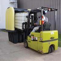 Palette anti-d&eacute;versement jaune &agrave; couvercle rigide roulant, 65" lo x 65" la x 101" h, Capacit&eacute; de charge 5000 lb Infinity Industrial Services Inc.