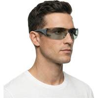 Lunettes de s&eacute;curit&eacute; Adapt Lite, Lentille Int&eacute;rieur/ext&eacute;rieur, Antibu&eacute;e/Anti-&eacute;gratignures, ANSI Z87+/R&eacute;pond ou surpasse la norme CSA Z94.3 Infinity Industrial Services Inc.