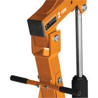 Grue escamotable pour moteur — Strongarm Infinity Industrial Services Inc.