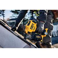 15° Cordless Coil Roofing Nailer Kit, 20 V, Lithium-Ion Infinity Industrial Services Inc.